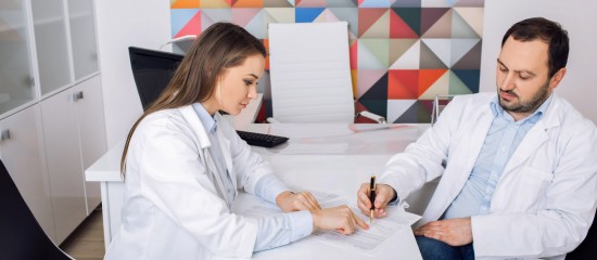 M&eacute;decins&nbsp;: pas de TVA sur les honoraires r&eacute;troc&eacute;d&eacute;s