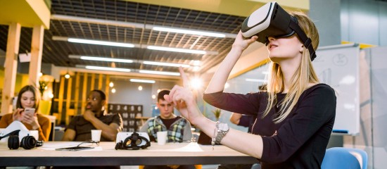Mieux travailler en r&eacute;union gr&acirc;ce &agrave; la r&eacute;alit&eacute; augment&eacute;e