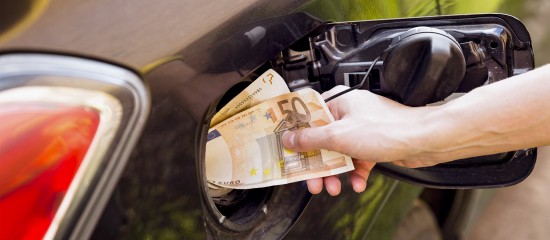 Une indemnit&eacute; carburant de 100&nbsp;&euro; vers&eacute;e d&eacute;but&nbsp;2023
