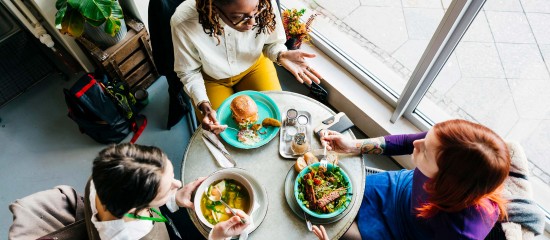 Frais de repas d&eacute;ductibles&nbsp;: les seuils pour&nbsp;2023