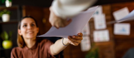 Informer les salari&eacute;s en CDD des postes en CDI