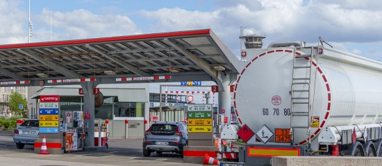 Prix des carburants&nbsp;: le point sur les aides aux entreprises et aux &laquo;&nbsp;grands rouleurs&nbsp;&raquo;